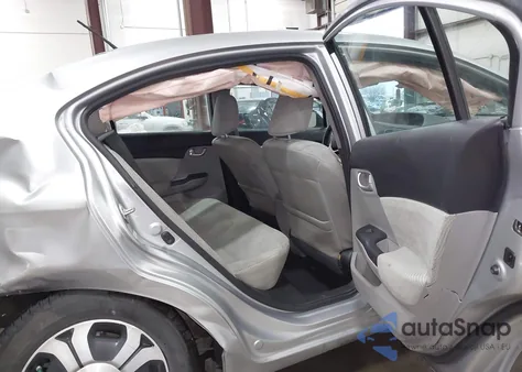 2013 Honda Civic Hybrid z USA, uszkodzony, nr VIN 19XFB4F27DE202805